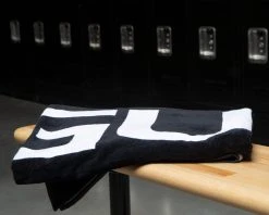 Rogue Fitness Rogue Beach Towel -Rogue Fitness shop AT0053 web2 tdqmcr