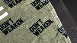 Rogue Fitness Rogue Don't Weaken Gym Towel -Rogue Fitness shop AT0109 WEB3 bdxvlx