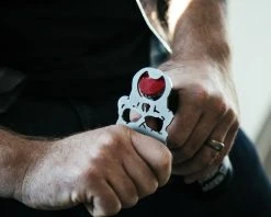 Rogue Fitness Rogue Skull Bottle Opener -Rogue Fitness shop RA1507 WEB2 kefsg5